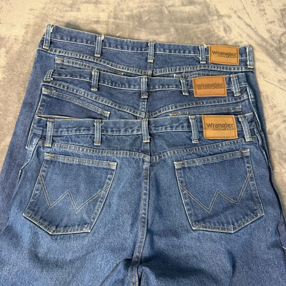 Lot of 3 Wrangler Rugged Wear Mens Relaxed Fit Jeans Blue 38x30 39902PW Cotton